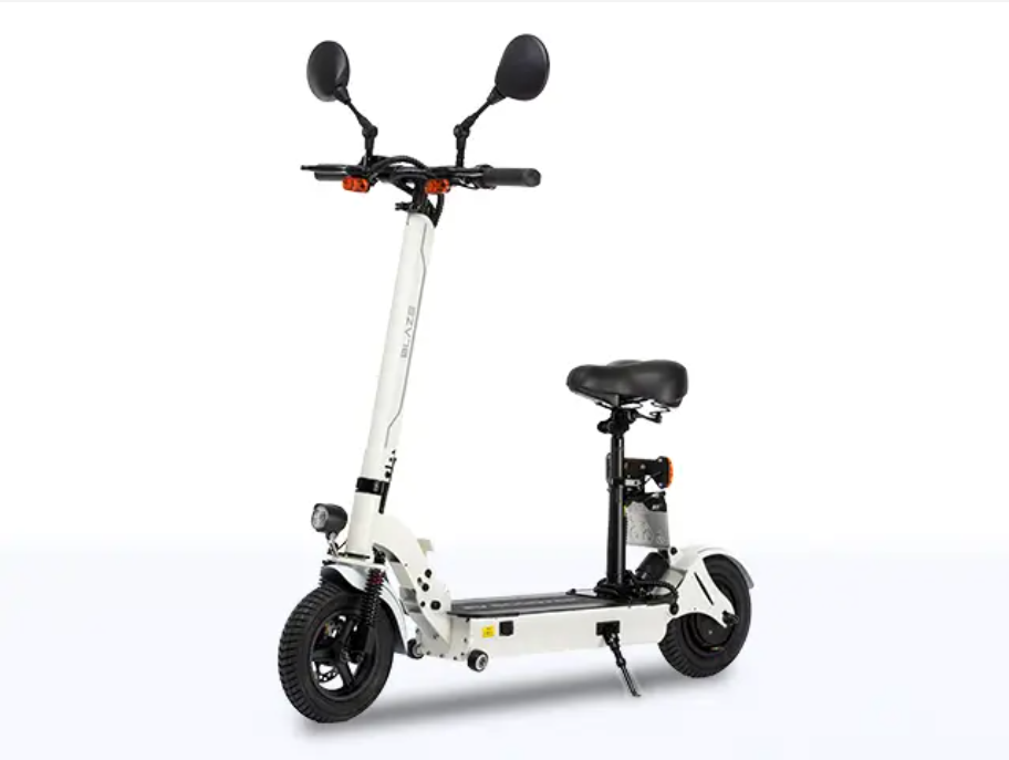 白のEV SCOOTER